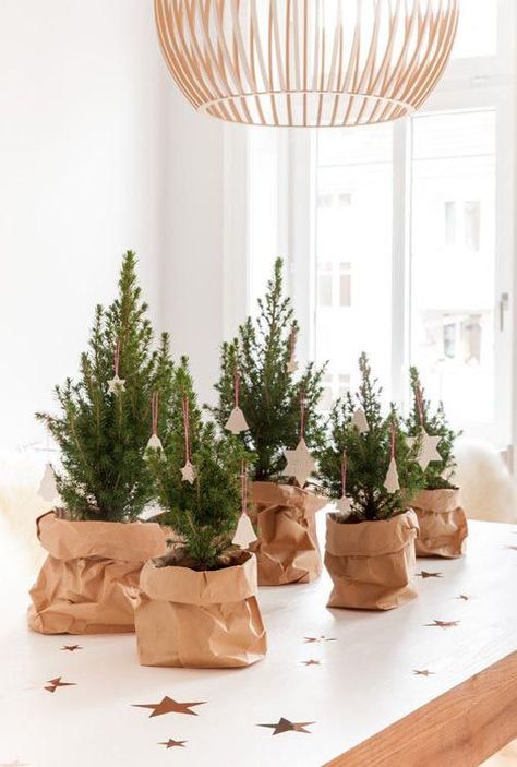 decoracao de natal 5 Modern Jul, Bright Minimalist, Joululahjat Diy, Brown Paper Bags, Diy Jul, Deco Table Noel, Skirt Diy, Fabulous Christmas, Small Christmas Trees