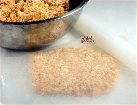 Molding Rice Krispies Recipe Rice Krispie Molding Recipe, Rice Krispie Treats For Molding, Rice Krispie Treats For Cake Decorating, Molding Rice Krispies Recipe, Sculpting Rice Krispies Recipe, Cake Carving, Cake Sculpting, Sculpted Cake, Rice Krispies Recipe