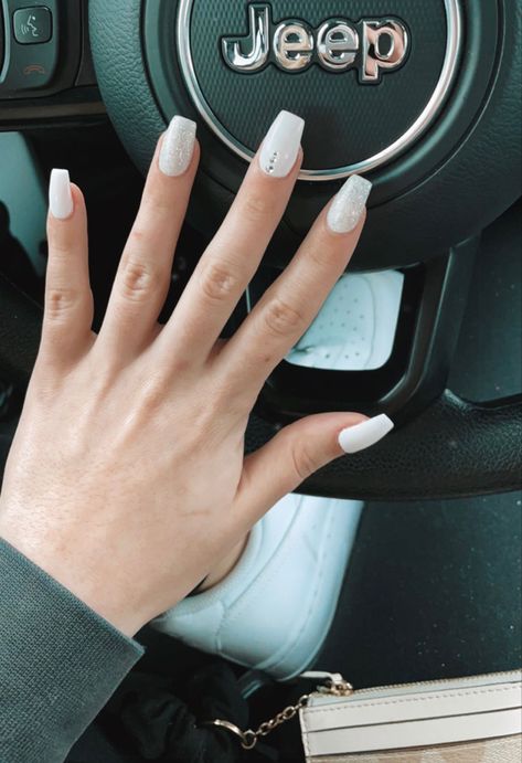 White Nail With Diamonds, Full White Nails With Designs, Short White Nails With Gems, White With Design Nails, All White Nails With Rhinestones, Neutral Nails With Gems, White Nails With Gems Rhinestones, White Gem Nails, Baby Pink And White Nails