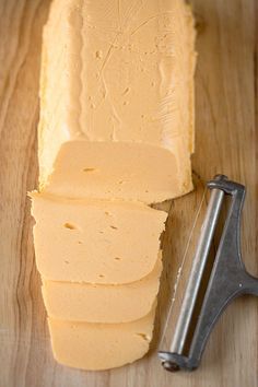 DIY: Homemade American Cheese...no gross ingredients...but would love to try this sometime...for all those yummy recipes that use the nasty for you velveeta. American Cheese Recipes, Homemade Velveeta, Cheese Recipes Homemade, Cheese Making Recipes, Diy Cheese, Butter Cheese, Homemade Cheese, American Cheese, Queso Fresco