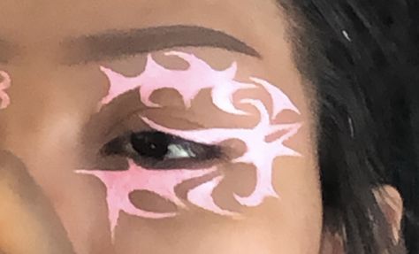 Pink Thing, Graphic Makeup, Graphic Eyeliner, Eye Makeup Designs, Graphic Liner, Make Up Inspo, Edgy Makeup, Asian Eye Makeup, Asian Eyes