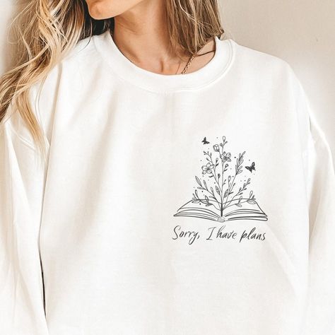 Book Shirt Design, Bookish Shirt Ideas, Bookish Designs, Book Sweatshirts, Bookish Sweatshirts, Reading Sweatshirt, Library Sweatshirt, Cute Book Sweatshirts, Bookish Crew Neck Top With Text Print