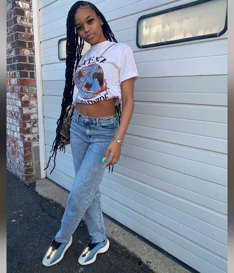 Yeezy 700 Kyanite Outfit, Yeezy Kyanite, Yeezy 700 V3 Outfit Women, White Jordans Outfit, Yeezy V3, Yeezy 700 V3 Kyanite, Yeezy Fits, Lounge Fits, Yeezy Fashion