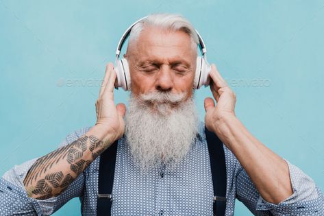 Man Listening To Music, Wearing Headphone, Wearing Headphones, Playlist Music, Hipster Man, Elderly People, Music Playlist, Listening To Music, Mist