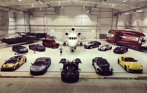 #inspiration #goals #achieving #familygoals #betterfuture Jets Privés De Luxe, Jet Privé, Luxury Car Garage, Luxury Garage, Luxury Lifestyle Dreams, Best Luxury Cars, Garage Design, Luxury Homes Dream Houses, Dream Garage