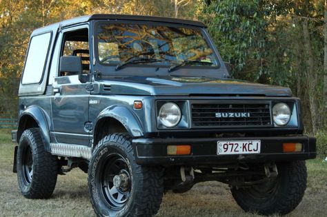 Want so bad, hard top Suzuki Sierra, Suzuki Samurai, Suzuki Jimny, Pretty Cars, My Dream Car, Retro Cars, Motor Car, Cool Cars, Dream Cars