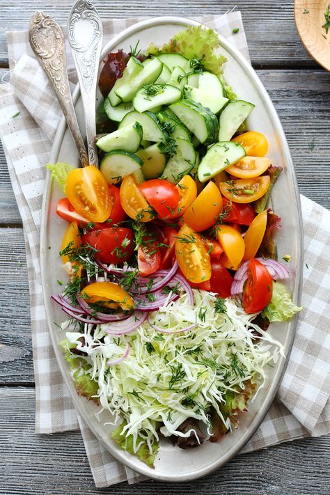 A guide on how to make a 400 calorie salad: full of healthy salad ingredients, toppings, and inspiration for building your own! Healthy Salad Ingredients, 400 Calorie Meals, Calorie Meal Plan, Nourishing Foods, Lunch Salads, Healthy Salad, Healthy Lunch Recipes, Vegetarian Diet, How To Make Salad