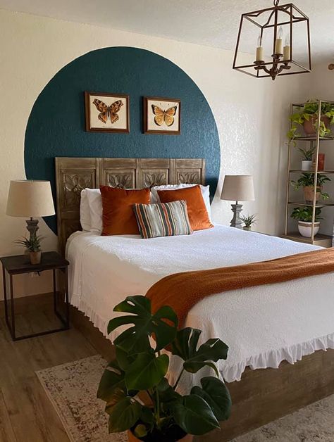 Arch Doorway Paint Ideas, Accent Wall In Boho Bedroom, Semi Circle Wall Paint, Circle Accent Wall Bedroom, Paint Behind Bed Headboards, Boho Accent Wall Behind Bed, Wall Mural Behind Bed, Graphic Wall Paint, Boho Accent Wall Bedroom