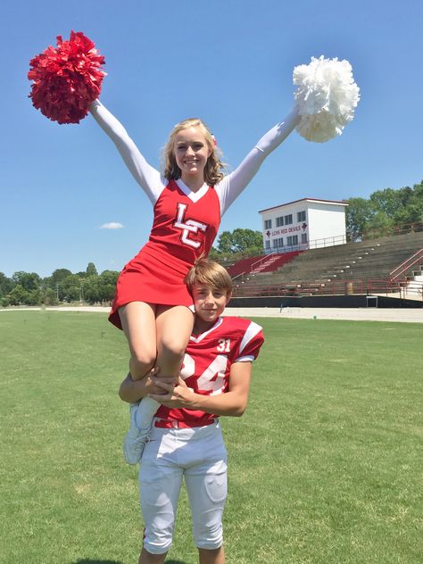 brother sister cheerleader football pose Football Cheerleader Couple, Football Players Pictures, Brother Sister Pictures, Football Poses, Couple Poses Drawing, Football Couples, Cheers Photo, Cheer Poses, Cute Cheerleaders