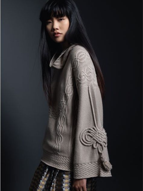 Love this Shanghai Tang sweater Modern Chinese Fashion, Village Witch, Sweater Inspiration, Shanghai Tang, Chinese Fashion, Chinese Design, Fashion 2016, Modern Chinese, Ffa