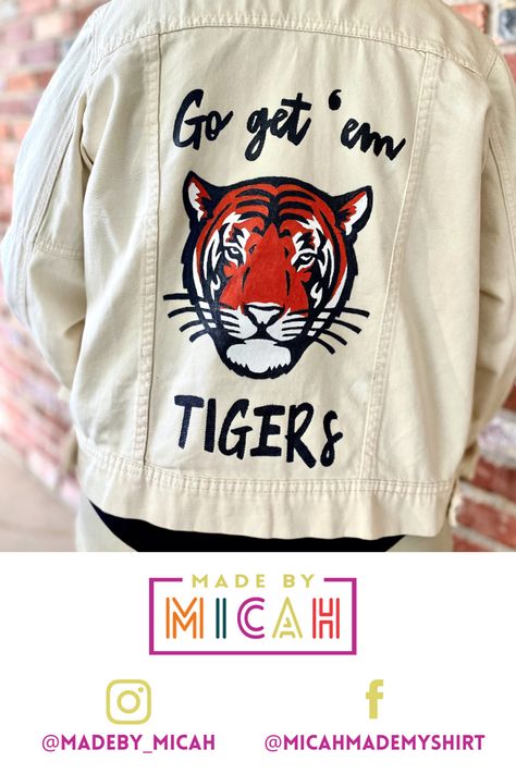 Hand Painted Jean Jacket, Painted Jean Jacket, Jackets 2022, Custom Denim Jacket, College Jackets, Team Jackets, Denim Ideas, Cute Shirt Designs, Custom Denim