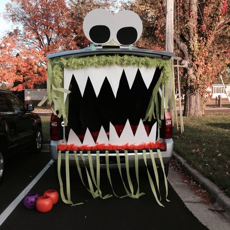 Trunk or treat! Octoberfest Decor, Halloween Car Decorations, Church Halloween, Trunk Or Treat Ideas, Hallowen Ideas, Treat Ideas, Trunk Or Treat, Halloween Hacks, Halloween Disfraces