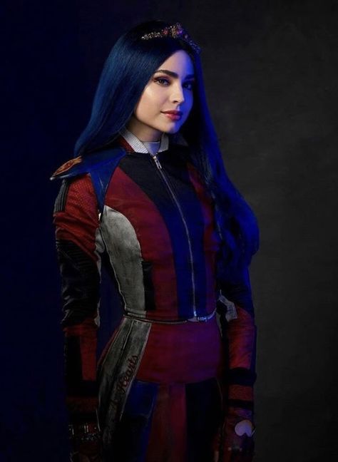 Evie Costume, Descendants Pictures, Descendants Wicked World, Evie Descendants, Descendants Characters, Disney Descendants Movie, Descendants Party, Mal And Evie, Disney Descendants 3