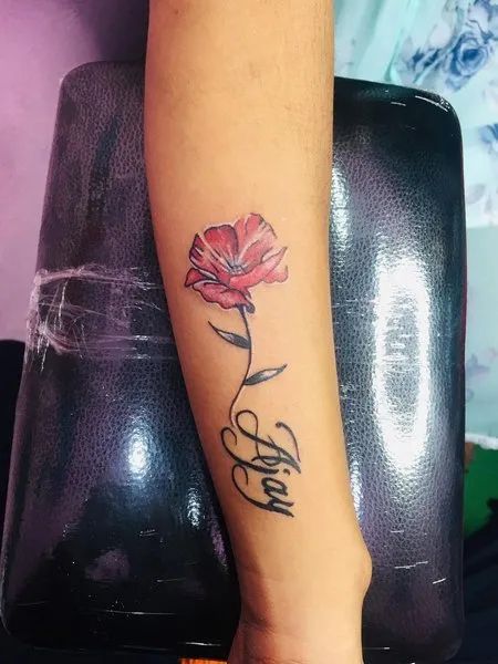 Name Tattoos On Forearm With Design Tattoos On Forearm, Small Name Tattoo, Forearm Name Tattoos, Last Name Tattoos, Forearm Tattoos For Women, Daughters Name Tattoo, Family Name Tattoos, Tattoo Names, Name Tattoo Ideas