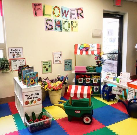 Garden Lessons For Preschool, Flower Market Dramatic Play, Creative Curriculum Preschool, Kindergarten Party, Preschool Garden, Plant Study, Dramatic Play Preschool, Toddler Room Decor, Dramatic Play Centers