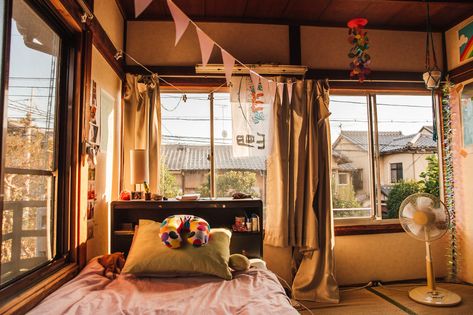 Cozy Japanese Apartment, Japanese Cozy Home, Old Japanese Bedroom, Old Japanese Apartment, Cozy Japanese Bedroom, Cute Japanese House, Cute Japanese Room, Kyoto Apartment, Japanese Room Bedrooms