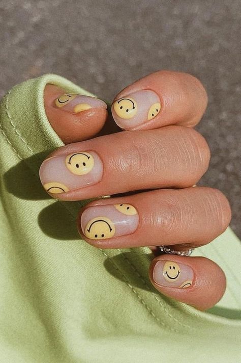 Spring Nails Inspiration – Rachel Vince Nails Yellow, Spring Acrylic Nails, Cute Simple Nails, Spring Nail Colors, Cute Summer Nails, Nagel Inspo, Yellow Nails, Funky Nails, Minimalist Nails