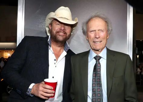 The Story Behind Toby Keith’s Poignant Song “Don’t Let The Old Man In” | Classic Country Music | Legendary Stories and Songs Old Country Music Singers, Toby Keith Lyrics, Actor Clint Eastwood, Classic Country Music, Country Music Songs, Great Song Lyrics, Mountain Music, Toby Keith, Outlaw Country