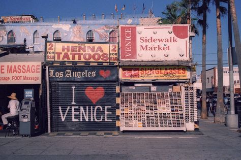 https://flic.kr/p/NXinuB | henna tattoos. venice beach, ca. 2016. | recently processed film. nikon F3P + nikkor 28-50mm f/3.5 AIS. kodak ektachrome EPR 64 cross-processed in C-41, push +1 stop. lab: the icon, los angeles, ca. scan: nikon coolscan 5000. exif tags: lenstagger. Venice Los Angeles, Los Angeles Tattoo, C Tattoo, Beach Tattoo, Henna Tattoos, Foot Massage, Venice Beach, Painting Photos, Henna Tattoo