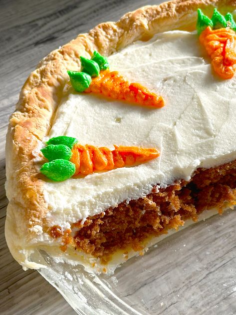 Carrot Cake Pie | 12 Tomatoes Carrot Cake Pie Recipe, Carrot Cake Pie 12 Tomatoes, Carrot Cake Pie, Carrot Pie Recipe, Easter Pies, Carrot Pie, Carrot Cake Bars Recipe, Easter Foods, Homemade Strawberry Cake