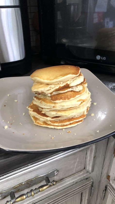 Hot Cakes Aesthetic, Vegetable Crockpot Recipes, Old Fashioned Pancakes, Fluffy Homemade Pancakes, Pancakes Crepes, Easy Pancake Recipe, Easy Pancake, Pancakes From Scratch, Yummy Alcoholic Drinks