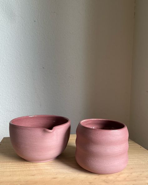 matcha bowl and mug Small Handbuilt Pottery Ideas, Plate Pottery Ideas, Pottery Wheel Inspiration, Wheelthrowing Pottery Ideas, Wheel Thrown Pottery Ideas Beginners, Wheel Throwing Pottery Ideas, Cool Pottery Ideas, Ceramics Ideas Pottery Inspiration, Wheel Pottery Ideas