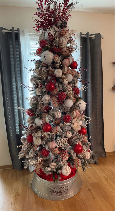 Christmas Tree Ideas Western, Western Themed Christmas Tree, Tree Theme Ideas, Christmas Tree Theme Ideas, 2022 Christmas Tree, Western Christmas Tree, Best Christmas Tree Decorations, Christmas Tree Theme, Themed Christmas Tree