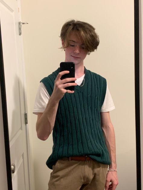 Sleeveless Sweater Outfit, Style A Sweater Vest, How To Style A Sweater Vest, Green Sweater Outfit, Vest Outfits Men, Mens Green Sweater, Knit Vest Outfit, Green Sweater Vest, Sweater Outfits Men