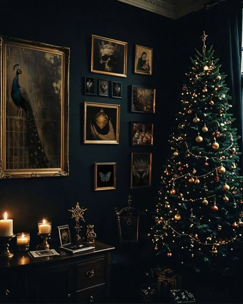 Dark Christmas Aesthetic, Moody Christmas Decor, Dark Academia Christmas, Esoteric Occult, Academia Christmas, Christmas Tree Colour Scheme, Dark And Moody Interiors, Moody Christmas, Moody Decor