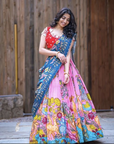 Fancy Half Sarees Latest Designs, Penkalamkari Lehanga, Kalamkari Half Saree Lehenga, Kalankari Frocks Designs, Pen Kalamkari Lehangas, Kalamkari Half Saree Designs, Bridal Half Saree, Kalamkari Lehenga, Half Saree Function