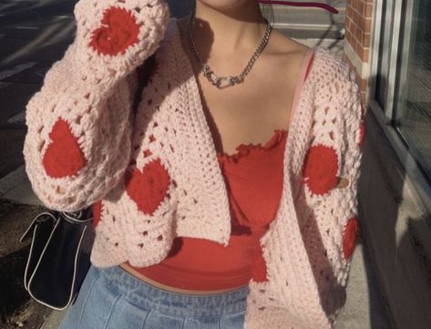 Blouse Top Pattern, Valentines Crochet, Clothing Patterns Free, Valentines Outfits, Crochet Clothes Patterns, Pattern Ideas, Pink Cardigan, Blouse Diy, Crochet Blouse