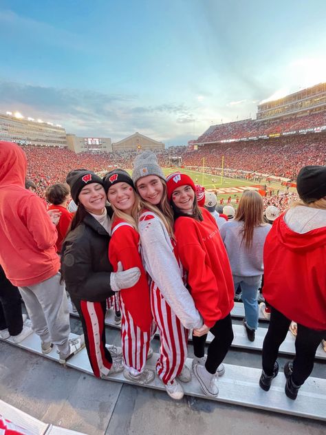 Red Out Football Game, Game Day Fits, College Football Gameday, College Goals, Gameday Fits, Carnaval Outfit, Cute College Outfits, Day Fits, Gameday Outfits