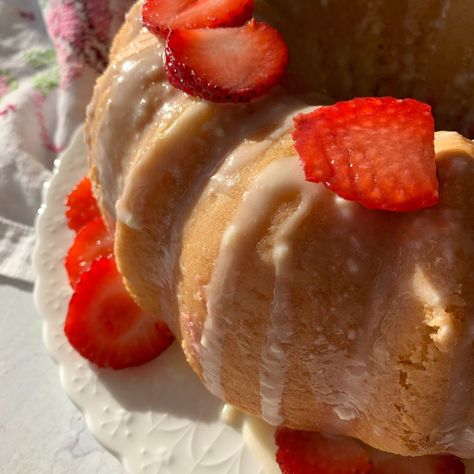 Strawberry Poke Cake Without Jello Bundt Pan Recipes, Pretty Cake Stands, Strawberry Poke Cakes, Cake Platter, Cream Cheese Glaze, Poke Cakes, Strawberry Puree, Poke Cake, Box Cake Mix