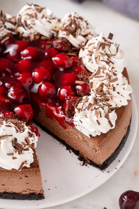 Decadent Black Forest Cheesecake - My Baking Addiction Cream Chocolate Cake, Chocolate Coffee Cake, Black Forest Cheesecake, Cookie Dough Cake, 17 Birthday, Ice Cream Chocolate, Ice Cream Cupcakes, Cheesecake Ice Cream, Eggless Recipes