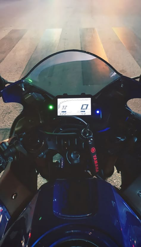 Yamaha R3 Wallpaper, Motorcycle Fake Story, Motorcycle Snap, Motor R6, Moto Wallpapers, Night Bike Ride, Yamaha R3, Yamaha R25, Biker Photography