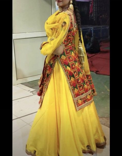 Phulkari shirt with yellow skirt and heavy duppta Phulkari Suit Modern, Suit Collection, Yellow Skirt, Modern Women, Modern Woman, Victorian Dress, Wedding Dresses, Skirt, Yellow