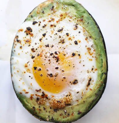 Eggs In Avocado Baked, Baked Avocado Egg, Egg In Avocado, Lacto Vegetarian, Healthy Breakfast Dishes, Avocado And Egg, Avocado Egg Bake, Breakfast Avocado, Avocado Eggs