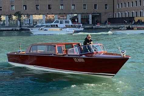 Venice Water Taxi, Venice Boat, Venice City, Water Taxi, Venice Hotels, Boat Ideas, Boat Model, Rc Boat, Vintage Boats