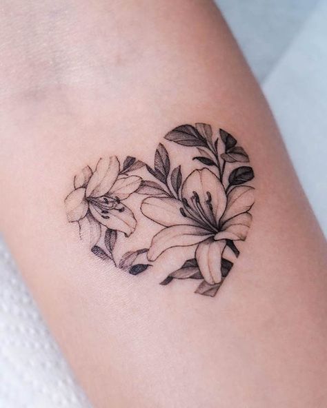 Heart Flower Tattoo, Black Heart Tattoos, Heart Tattoo Wrist, Shape Tattoo, Bff Tattoos, Cute Tiny Tattoos, Lily Tattoo, Heart Tattoo Designs, Wrist Tattoos For Women