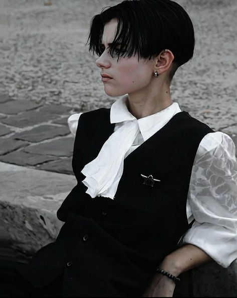 Tomboy Hairstyles Undercut, Levi Ackerman Hair, Levi Ackerman Haircut, Lioko Cosplay, Levi Haircut, Genderfluid Haircut, Levi Style, Levi Cosplay, Cute Nose