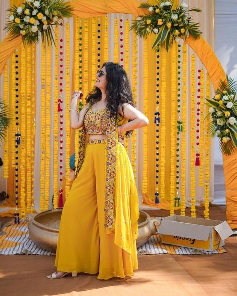 Bridal Haldi Dress Indian Weddings, Haldi Indo Western Outfit, Yellow Indo Western Outfits For Haldi, Shrug Dresses Indian Wedding, Latest Outfits For Women Wedding, Latest Wedding Outfits For Women, Engagement Dress For Bridesmaid, Latest Western Outfits For Women, Wedding Outfit For Women Guest