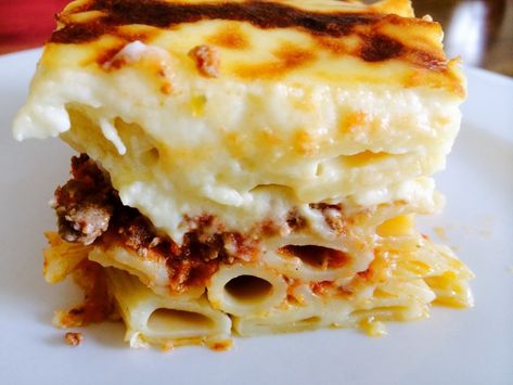 Pastitsio - mince, onion, garlic, parsley, tomatoes, tomato paste, olive oil, salt, pepper, pasta, eggs, parmesan cheese, milk, plain flour, butter. Greek Pavilion, Bechamel Recipe, Greek Pastitsio, Dessert Pasta, Spiced Beef, Clam Recipes, Greek Dishes, Minced Meat, Family Tradition