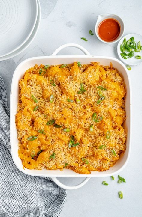 Incredible buffalo cauliflower mac and cheese made with sharp cheddar, your favorite buffalo sauce and a boost of veggies from roasted cauliflower. This easy buffalo mac and cheese with cauliflower is baked to perfection with a crumbly topping and will be a family favorite! #macandcheese #pasta #buffalosauce #vegetarian #cauliflower #glutenfree #healthydinner #comfortfood Buffalo Cauliflower Mac And Cheese, Mac And Cheese With Cauliflower, Buffalo Mac And Cheese, Cauliflower Mac And Cheese, Buffalo Cauliflower, Baked Cauliflower, Buffalo Sauce, Sharp Cheddar, Roasted Cauliflower