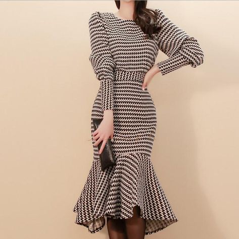 2021 autumn ladies temperament bubble sleeve houndstooth shirt waist bag hip fishtail skirt suit https://m.alibaba.com/product/62409967203/2021-autumn-ladies-temperament-bubble-sleeve.html?__sceneInfo={"cacheTime":"1800000","type":"appDetailShare"} Fishtail Skirt Outfit, Puff Long Sleeve Top, Fly Outfit, Houndstooth Skirt, Fishtail Skirt, Plaid Outfits, Puff Long Sleeves, Mermaid Skirt, Spring Women