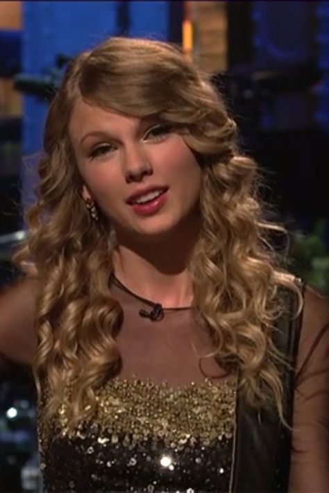 Taylor Alison Swift Taylor Swift Snl Monologue, Taylor Swift Monologue Song, Noodle Hair, Taylor Songs, Photos Of Taylor Swift, Swift Photo, Best Albums, Taylor Swift Pictures, Girl Names