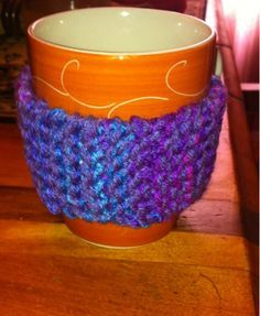 Coffee mug cozy on a loom Loom Knit Mug Cozy, Loom Knit Coffee Cozy Sleeve, Knit Mug Cozy, Knit Cup Cozy, Coffee Mug Cozy, Cup Cozies, Round Loom, Loom Projects, Knifty Knitter