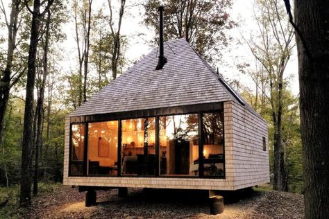 Off Grid Cabins, 600sqft House, Off Grid House Plans, Off Grid Cottage, Off The Grid Cabin, 600 Sqft House, Tiny House Vacation, Off Grid Tiny House, Cabin Modern