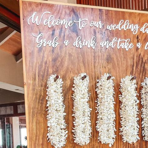 Hale Wailele on Instagram: "Welcome ideas?🌴 This lei wall by @hawaiiislandevents makes a statement! Or is a great addition to your welcome sign set up, guestbook table or welcome drink station 🥂🌺   Venue @halewailele Coordination & Rentals @hawaiiislandevents Flowers @graceflowershawaii  Catering @heartbeetcatering  ⠀⠀⠀⠀⠀⠀⠀⠀⠀⠀⠀⠀⠀⠀⠀⠀⠀⠀⠀⠀⠀⠀⠀⠀⠀⠀  ⠀⠀⠀⠀⠀⠀⠀⠀⠀ ⠀⠀⠀⠀⠀⠀⠀⠀⠀    ⠀⠀⠀⠀⠀⠀⠀⠀⠀  ⠀⠀⠀⠀⠀⠀⠀⠀⠀  ⠀⠀⠀⠀⠀⠀⠀⠀⠀  ⠀⠀⠀⠀⠀⠀⠀⠀⠀  ⠀⠀⠀⠀⠀⠀⠀⠀⠀  ⠀⠀⠀⠀⠀⠀⠀⠀⠀  ⠀⠀⠀⠀⠀⠀⠀⠀⠀  ⠀⠀⠀⠀⠀⠀⠀⠀⠀  ⠀⠀⠀⠀⠀⠀⠀⠀⠀  ⠀⠀⠀⠀⠀⠀⠀⠀⠀  ⠀⠀⠀⠀⠀⠀⠀⠀⠀ #destinationwedding #wedding #hawaiianwedding #hawaii #picoftheday #travel #love #hawaiiwedding #halewailele #bigislandwedding #luxury #weddingphotography #islandwedding #bigislandhawaii #halewailelewedding #sunset #kona #bigislandwedding #bigisland #vacation #sunsetwedding #weddingwire #hawaiiweddings #alo Welcome Drink Station, Take A Lei Sign, Hawaii Theme Wedding, Welcome Ideas, Outdoor Wedding Signs, Wedding Lei, Hawaii Theme, Hawaii Beach Wedding, Big Island Wedding