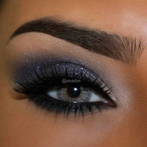 . Makijaż Smokey Eye, Blue Eyeshadow, Blue Makeup, Blue Eye Makeup, Smokey Eye Makeup, Prom Makeup, Eye Make, Gorgeous Makeup, Love Makeup