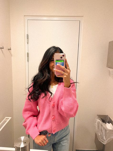 pink outfit aesthetic, valentines day fashion, european outfit, pink sweater, cozy weather Pink Outfits Valentines Day, Simple Valentine’s Day Outfit Ideas, Valentine’s Day Sweater Outfit, Dark Pink Sweater Outfit, Valentines Day Outfits School, Valentines Outfits For School, Cute Outfits For Valentines Day, Pink Sweater Outfit Aesthetic, Pink Cardigan Outfit Aesthetic